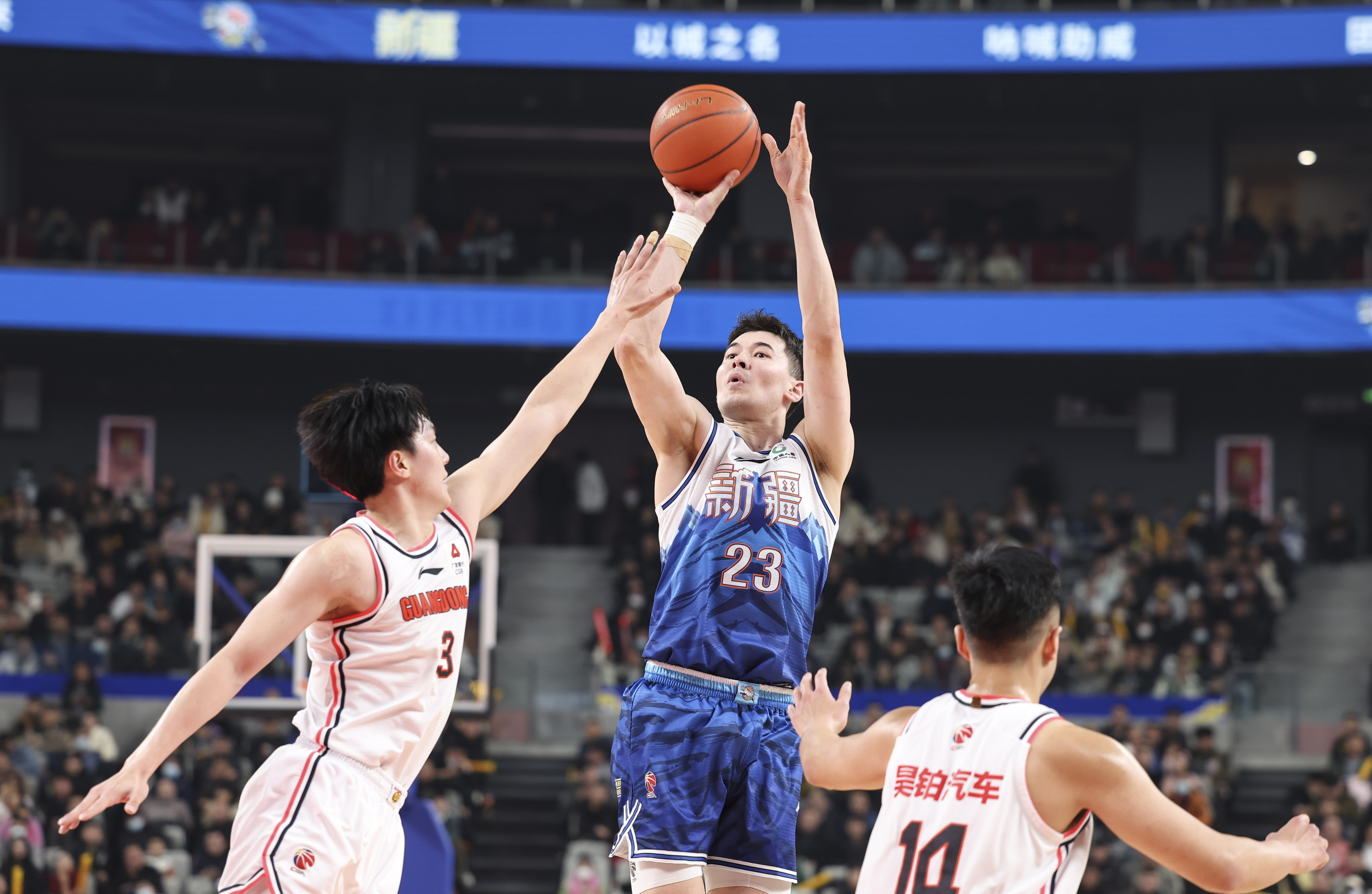 开云在线直播-辽宁队完胜新疆队，易建联刷新纪录